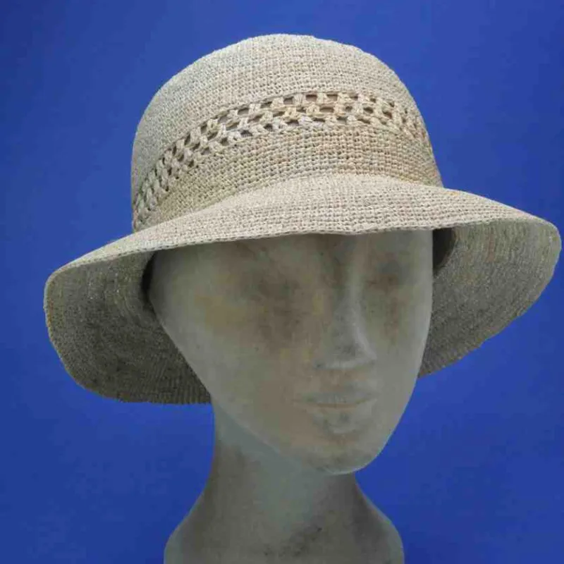 Chapeau cloche à petit bord, en raphia | Chapeau d'été femme