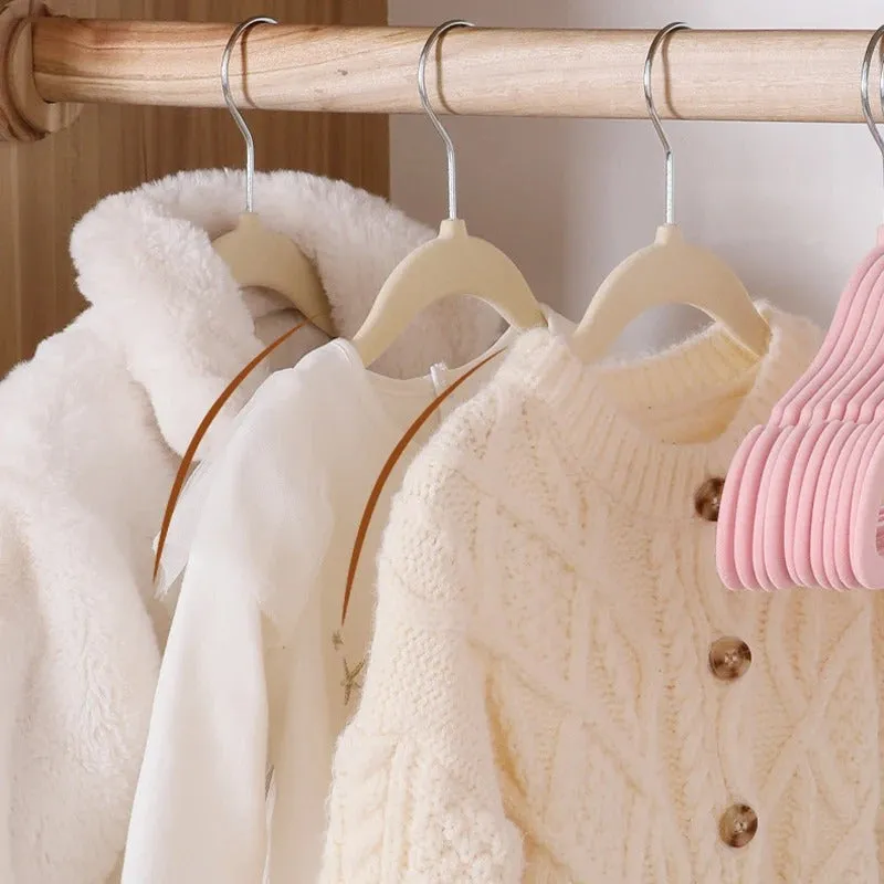 Cintre en velours pour enfant - rangements