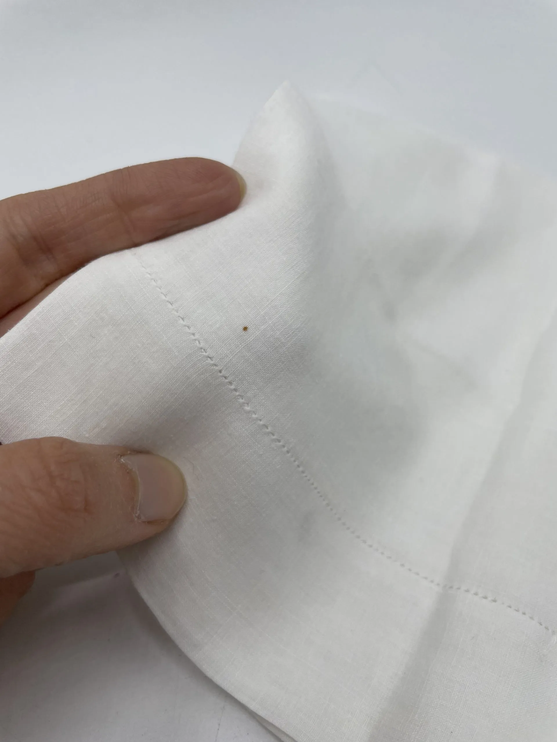 Lot de 7 serviettes de table brodées initiales monogrammes - Ressourcerie Histoires Sans Fin
