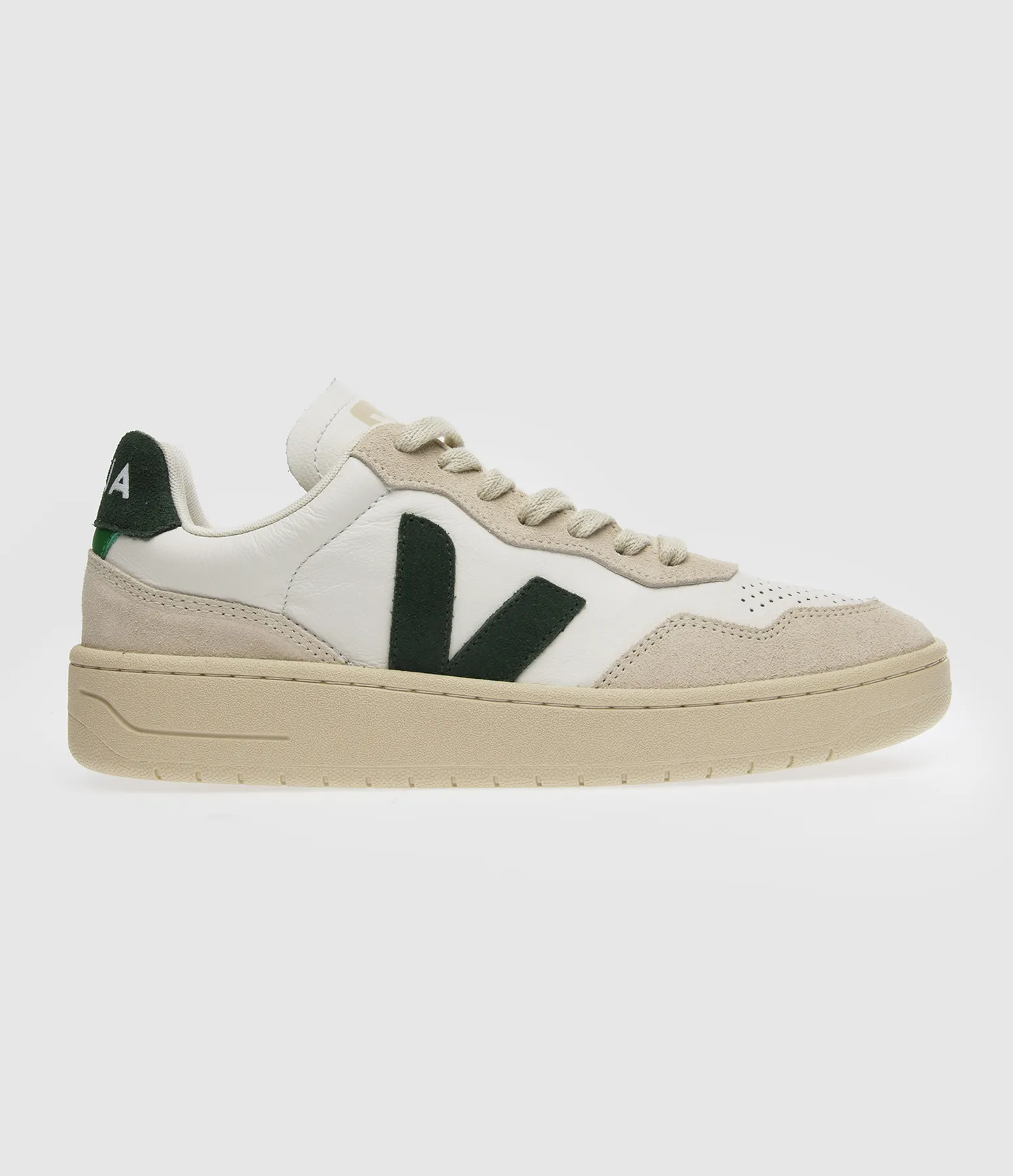 VEJA Partager  Baskets V-90 Extra White Cyprus  