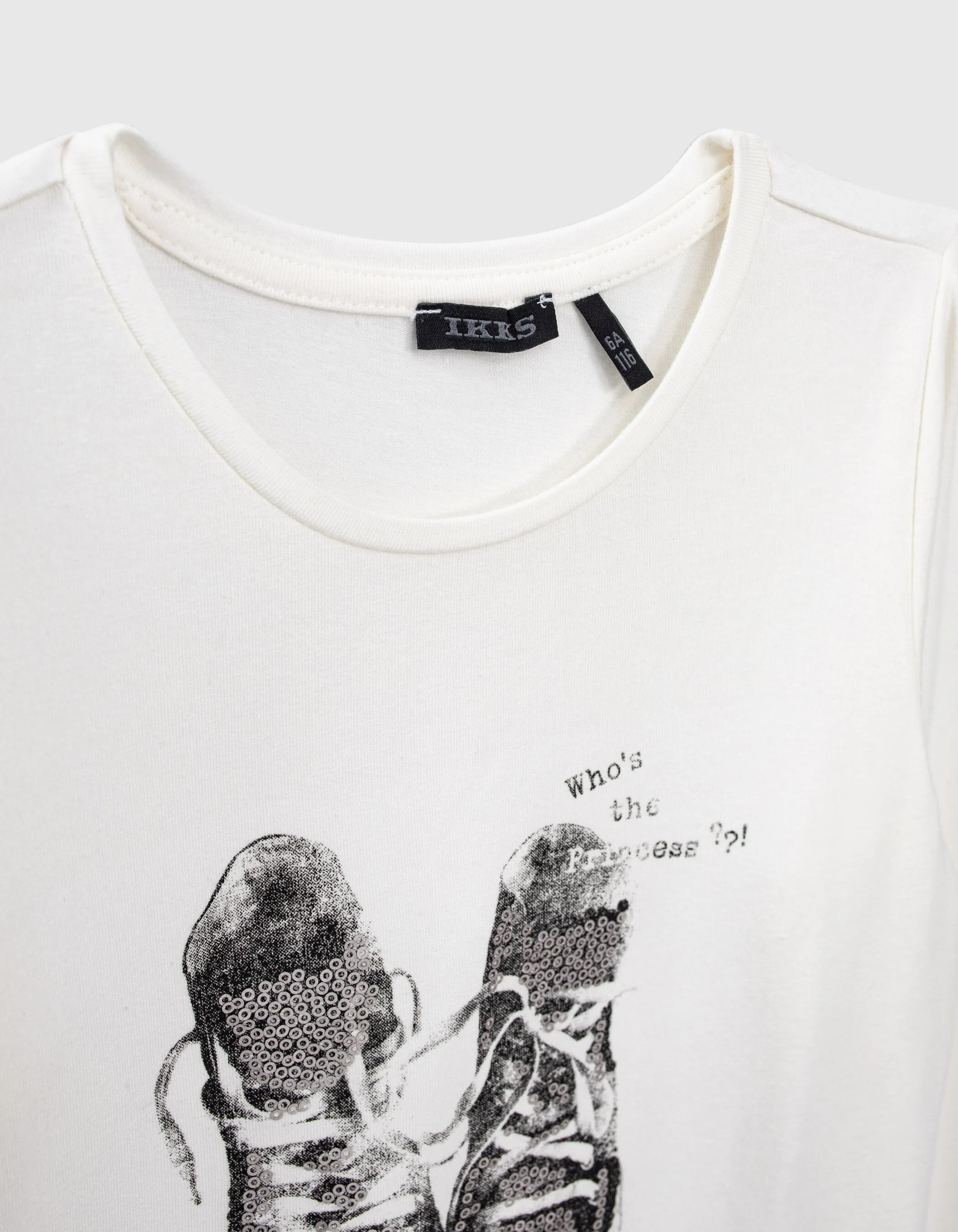 White t-shirt with sequin sneakers design for girls